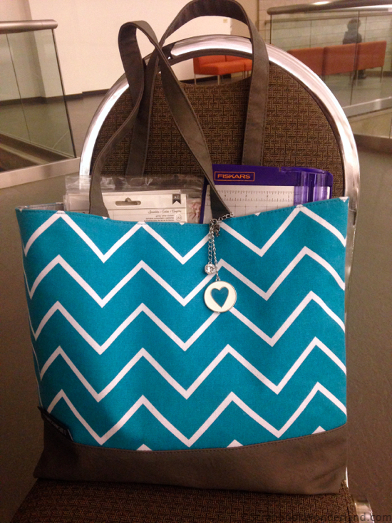 scrapbooking on the go shoulder tote
